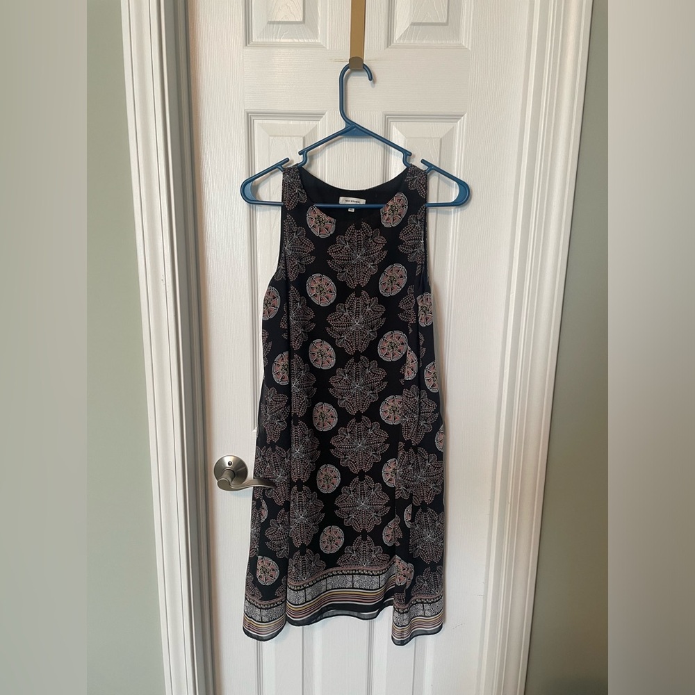 Max Studio Black and Pink Patterned Sleeveless Shift Dress